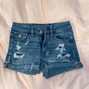 American Eagle || high waisted distressed shorts